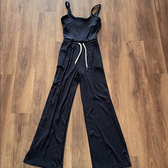 Vuori Pose Scoop Neck Ribbed Wide Leg Jumpsuit - Picture 3 of 5
